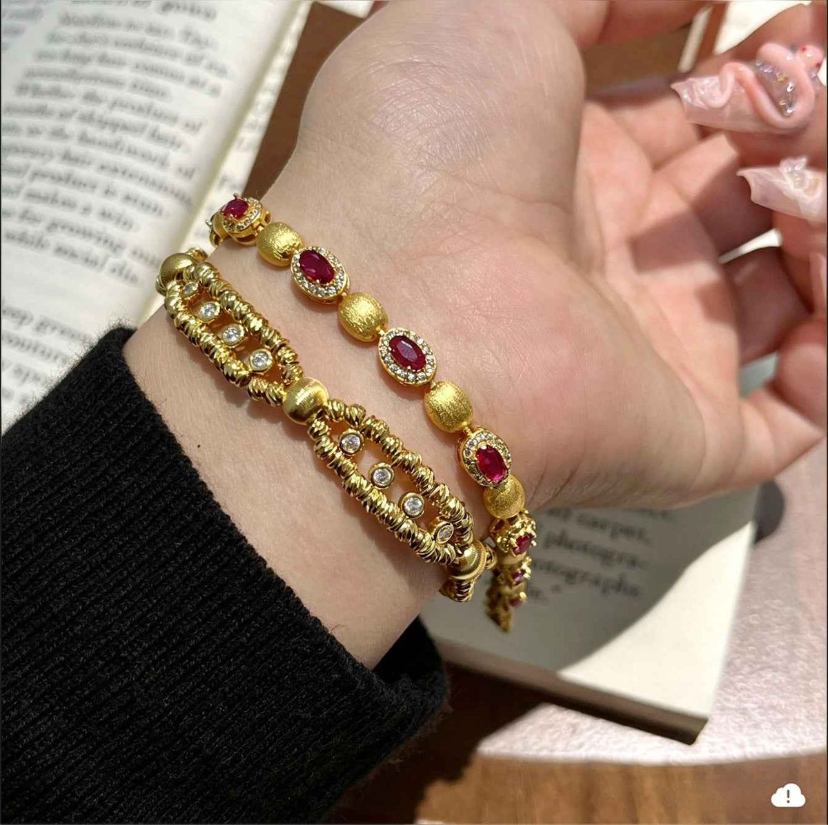 Vintage Lace Cat Eye Bracelet: Elevate Your Style with Timeless Elegance