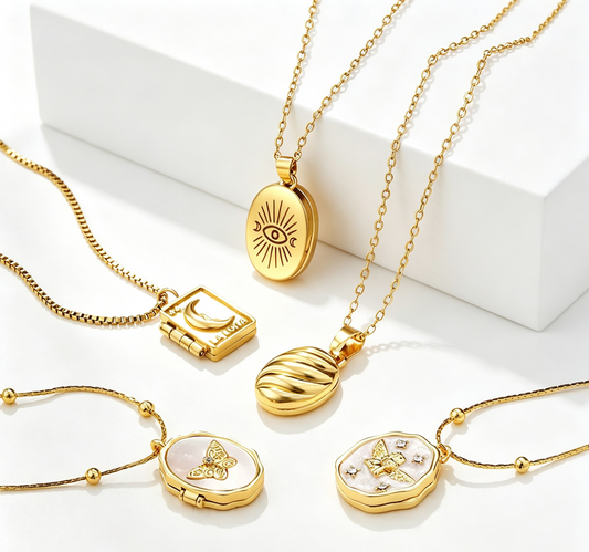 Cherished Memories: 18K Gold Photo Pendant Necklace for Everyday Elegance