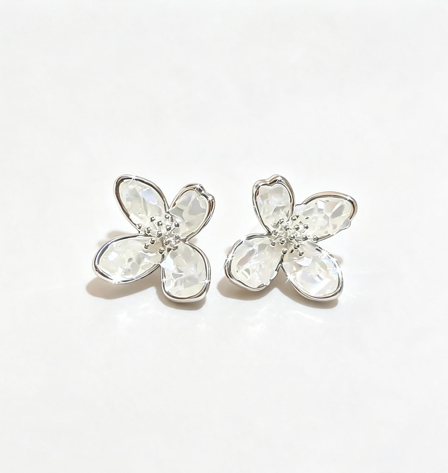 Mother-of-Pearl Flower Stud Earrings | 925 Silver Pin – Delicate & Elegant