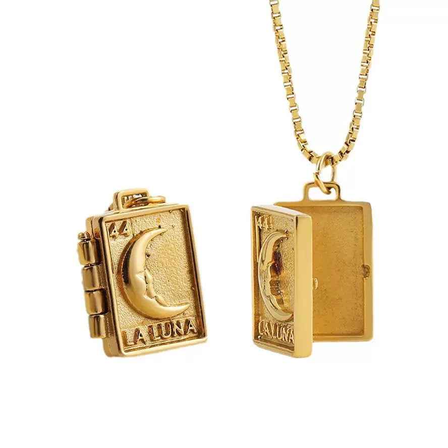 Cherished Memories: 18K Gold Photo Pendant Necklace for Everyday Elegance
