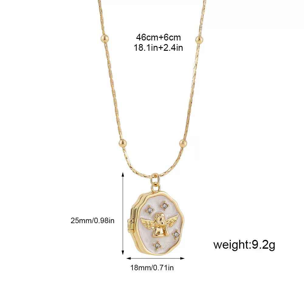 Cherished Memories: 18K Gold Photo Pendant Necklace for Everyday Elegance