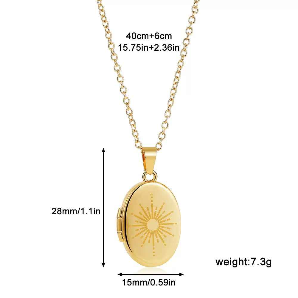Cherished Memories: 18K Gold Photo Pendant Necklace for Everyday Elegance