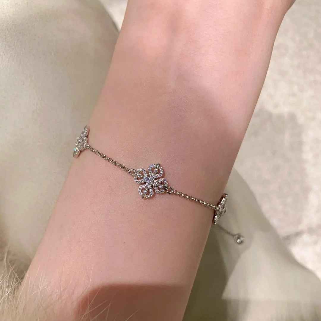 Hollow Floral Bracelet in Gold and Silver - Delicate Luxury for Every Occasion