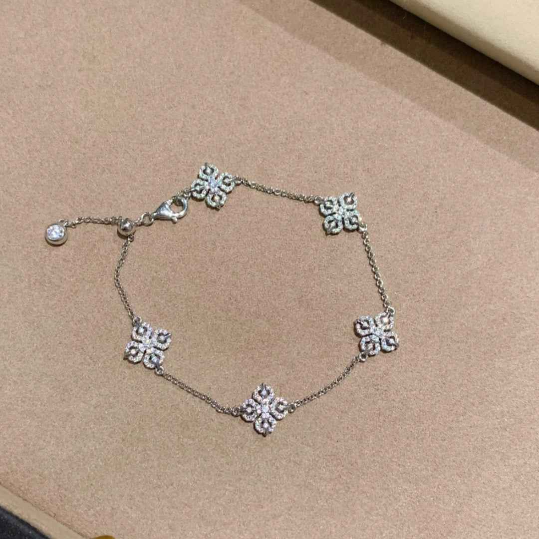 Hollow Floral Bracelet in Gold and Silver - Delicate Luxury for Every Occasion