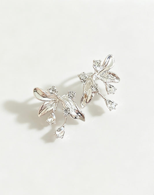 Flower Diamond Stud Earrings | 925 Silver Pin – Minimalist & Elegant