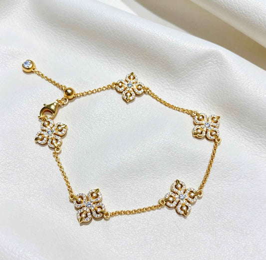 Hollow Floral Bracelet in Gold and Silver - Delicate Luxury for Every Occasion